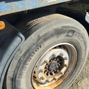 foto 18t pryczepa laduje 6.9m 14.2t dobre opony Panav PV18